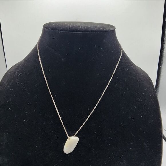 Sterling silver shell necklace - Picture 1 of 3
